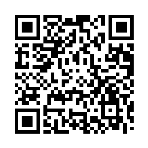 王勇正在奋力躲避着身后的几位追逐的子爵二维码生成