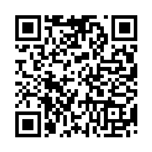 王大郎把老者遗体着装的寿衣袖子给挽起来二维码生成