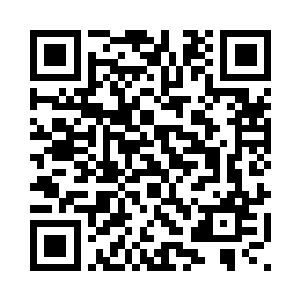 王如梦拉着栾静静开门来到走廊里二维码生成