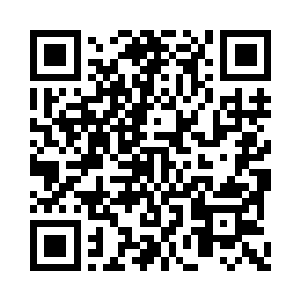 王富贵抓着田秀花的胳膊就往龙小宝的怀里拽二维码生成