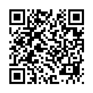 王晓刚扯着自己的嗓子不住的喊着二维码生成