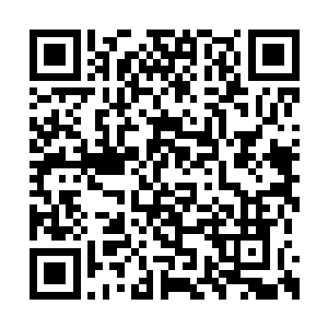 王晓刚觉得自己的泪水又有那么一些控制不住了二维码生成