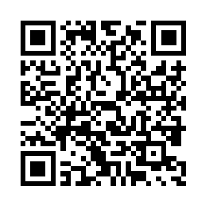 王氏和冯氏惊喜地看着地上一跪一坐的两个人二维码生成