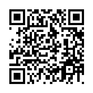 王燕敏锐的感受到莫凡火辣辣的目光二维码生成