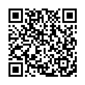 王璞挪动了一下自己放置到垫椅上面的脚二维码生成