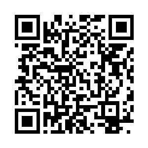 王若萍掰开三和面馍馍夹了些韭菜辣椒二维码生成