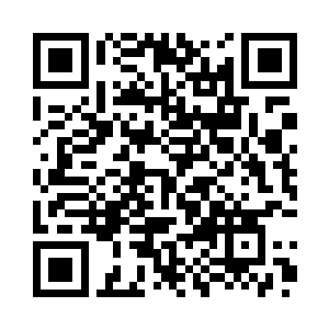 王莉从自己的拎包里面拿出来一个小仪器出来二维码生成