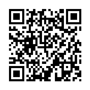 玩世不恭的青年人背负双手走到楚暮面前二维码生成