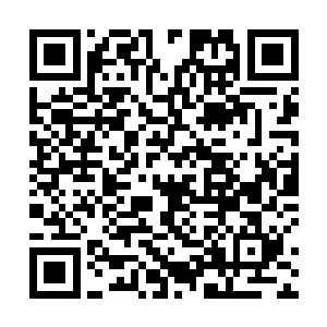 现在全场超过三分之一的人潮都团团围绕在詹姆斯身边二维码生成