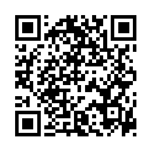 现在龚琳与柳昌现在正在楼下的警车之中二维码生成