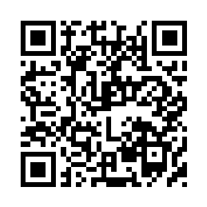 现场的情侣们都不由自主握住了对方的手二维码生成