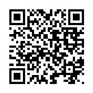 现场观众和评委还有领导们都起立鼓掌二维码生成