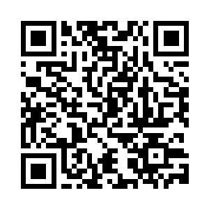 珍妮弗身穿巴宝莉的短款驼色风衣二维码生成