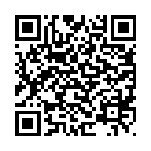 珍妮有些无可奈何地被拉回了沙发二维码生成