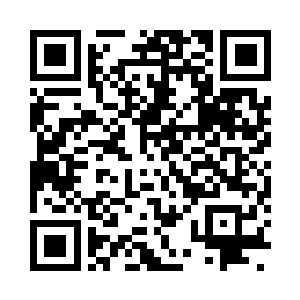 琼斯赤脚走到服装师先前准备的高跟舞鞋前二维码生成