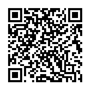 甘若虚看着一位位或熟悉或陌生的同龄人走上了高台二维码生成