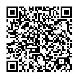 甚至从下面都能看得清飞艇身上安装在尾部和两架副翼上的几个推进器的螺旋桨二维码生成