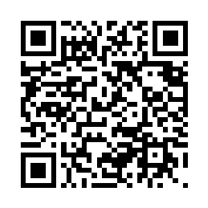 甚至他还穿起了时下最流行的超短裙二维码生成