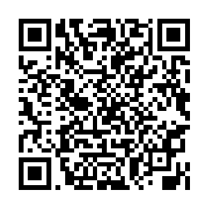 甚至可以清楚地看到每一个脚印里面留下的汗水二维码生成