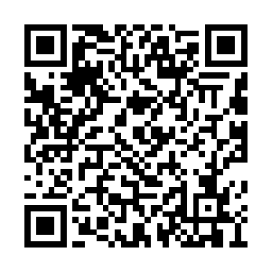 甚至在他的肩头和脸颊上擦出一道道剧痛的痕迹二维码生成