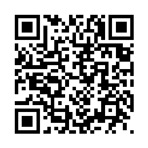 甚至好奇地去啄这块晶莹透明的人形冰块二维码生成