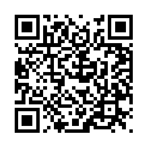 甚至整个脸上都浮起一层微不可查的粉意二维码生成