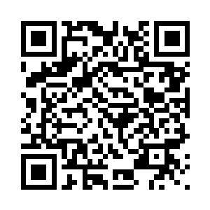 甚至还拿笔在笔记本上不停的写着二维码生成