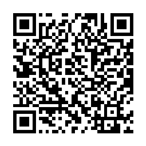 甚至还有一些冰凉的液体和细碎的残骸落在了他的身上二维码生成