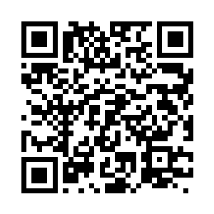 甜甜和彤彤立刻一起搬过了一张凳子二维码生成