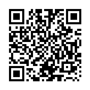 用一种俯视的目光看着在场的所有人二维码生成