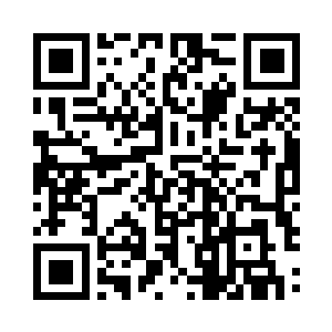 用几根插起来的树枝挑起工作服在火堆上烘烤二维码生成