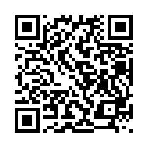 用刚摘来的大叶子使劲的朝洞口扇二维码生成