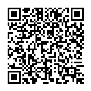 用快得肉眼难辨的速度将挤满了一个小节的三百多个音符一一敲击出来二维码生成