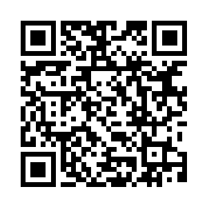 用手持的指示灯示意他们快速通过二维码生成