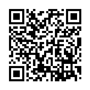 用手机给我俩拍了两张简单的大头照片二维码生成