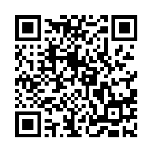 用指甲在小`姨的后背上划出一道淡淡的印子二维码生成