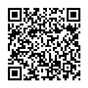 用眼角的余光瞟见了跟踪自己的潘贵和连聪两人二维码生成