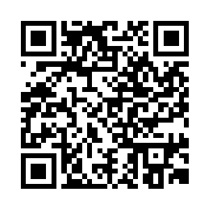 用穿着瓢鞋的小脚儿轻轻的踢了他一脚二维码生成