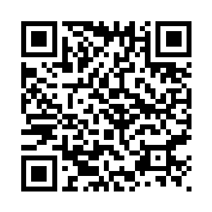 用肩膀狠狠地撞在银色巨人的胸膛二维码生成