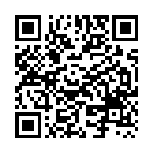 甩动着宽大衣袖不疾不徐拾阶而上二维码生成