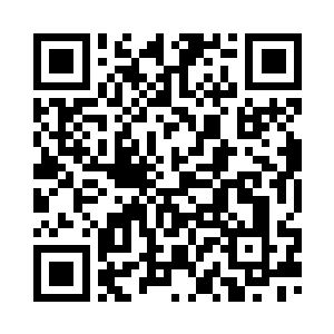 甩开在一旁不停劝他要包扎的医生二维码生成