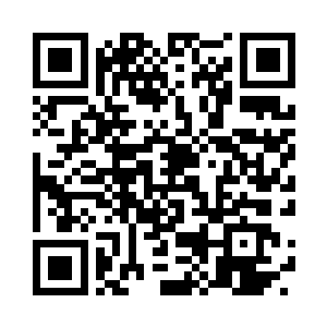 由于秦宇先前的动作是背对着他们的二维码生成