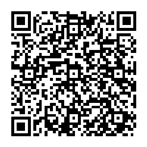 电影以邦妮和克莱德这两个反道德的人物替代了传统强盗片中道德化的英雄人物定位二维码生成