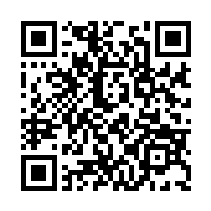 电视台的员工们认真而仔细地检查着各项工作二维码生成