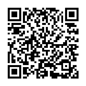 电视机前也有无数的韩国民众从沙发或者木椅上站了起来二维码生成