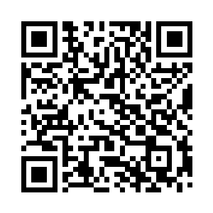 男人们忙着识别厚厚脂粉下还算过得去的容颜二维码生成