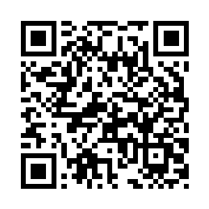 男人的大手已经钻进了她身上的睡衣里二维码生成