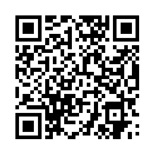 男子惊喜的再一次的举起了手里的枪二维码生成