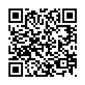 画像一旁的书架分开出现了一条暗道二维码生成