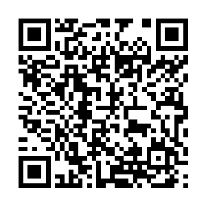 画面满满的都是一个毛头小子跟两个怪蜀黍的即视感二维码生成